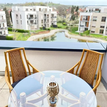 Amao-stays I 60qm Penthouse I King-size Boxspringbett I Seeblick I Europapark